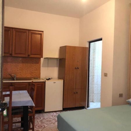 فلورا Vila Osmenaj Rent Room Or Apartment المظهر الخارجي الصورة