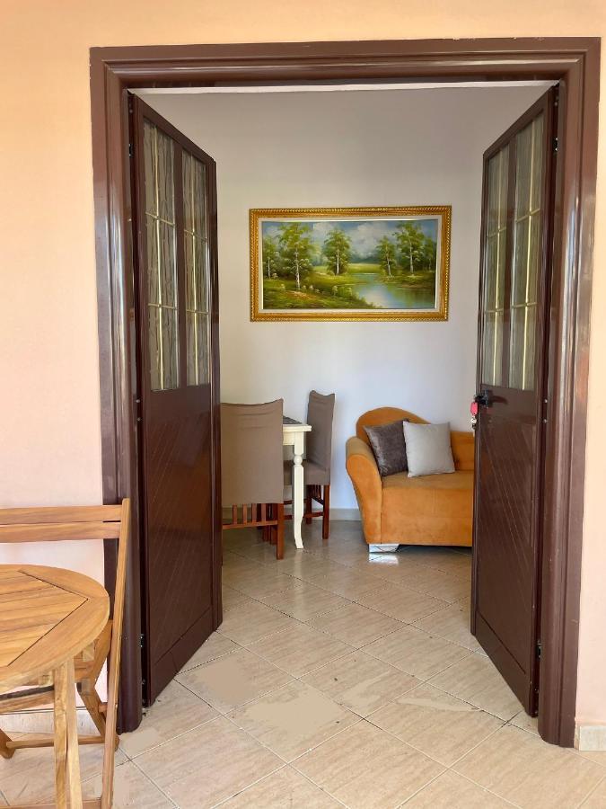 فلورا Vila Osmenaj Rent Room Or Apartment المظهر الخارجي الصورة