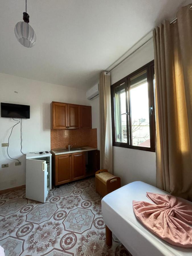 فلورا Vila Osmenaj Rent Room Or Apartment المظهر الخارجي الصورة