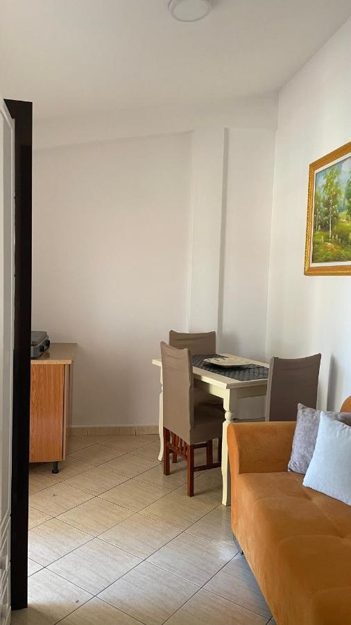 فلورا Vila Osmenaj Rent Room Or Apartment المظهر الخارجي الصورة