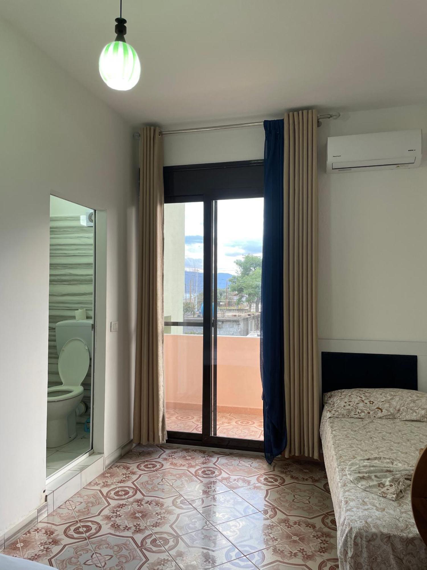 فلورا Vila Osmenaj Rent Room Or Apartment المظهر الخارجي الصورة